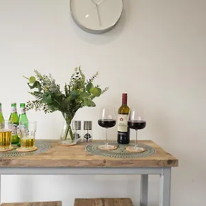 Sheffield Apt, Free Parking, Perfect For Workers Apartment