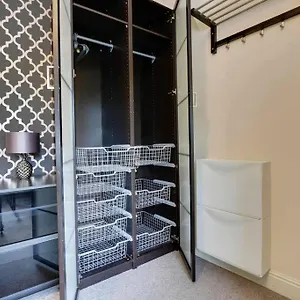 Modern Studio - Vibrant Abbeydale Rd, Free Parking, Pet Friendly, Netflix Apartment