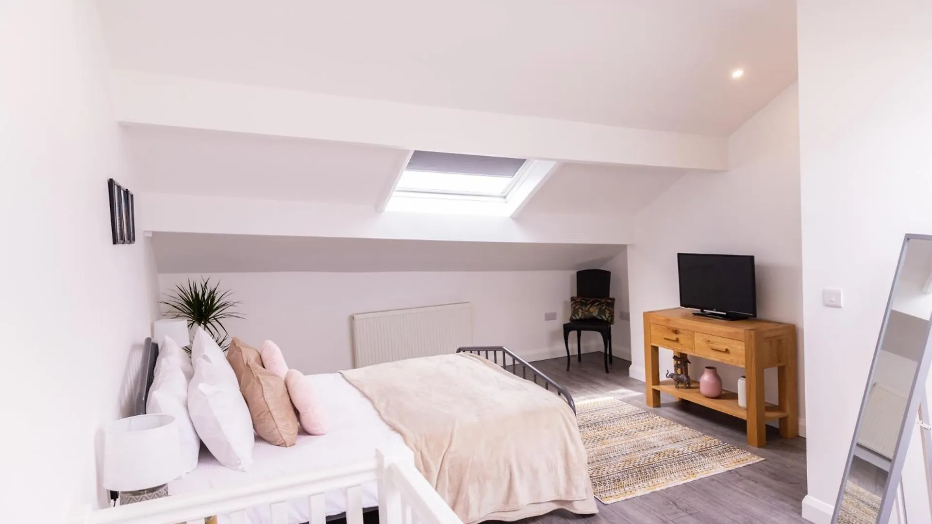 Hebden Bridge Haven - Stylish, Cosy, Canal Side, Pet Friendly Tatil Evi